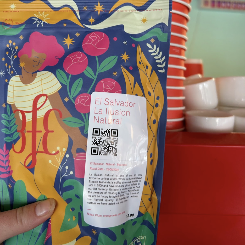 El Salvador - La Ilusion: Natural, Bourbon 250g bags in a 3fe cafe El Salvador - La Ilusion: Natural, Bourbon 250g bags in a 3fe cafe